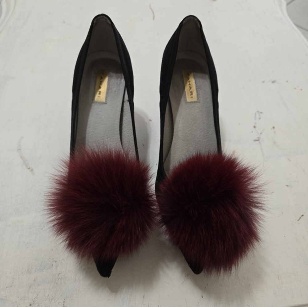Tahari Dottie Black and Burgundy Puff Heels Size 5.5‎